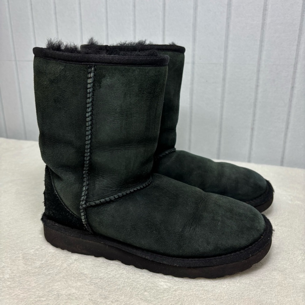 UGG Dark Suede Black Boots with Shearling Size 6